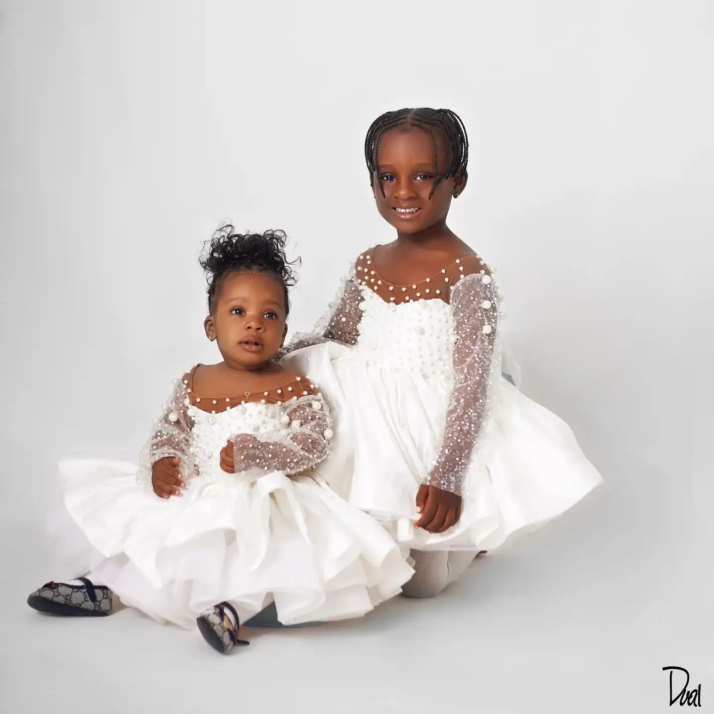 Robes de demoiselle d'honneur blanches pour mariage, longueur au genou, perles en tulle, moelleux, col en V, anniversaire d'enfants, première communion de bébé, quoi que ce soit