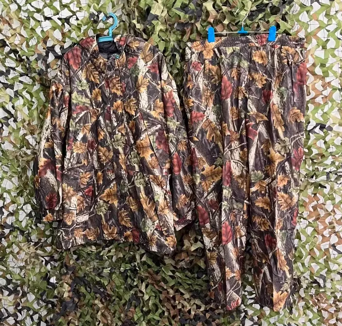 

Maple Leaves Camouflage Uniform Outdoor Man Suit Include Jacket Pants