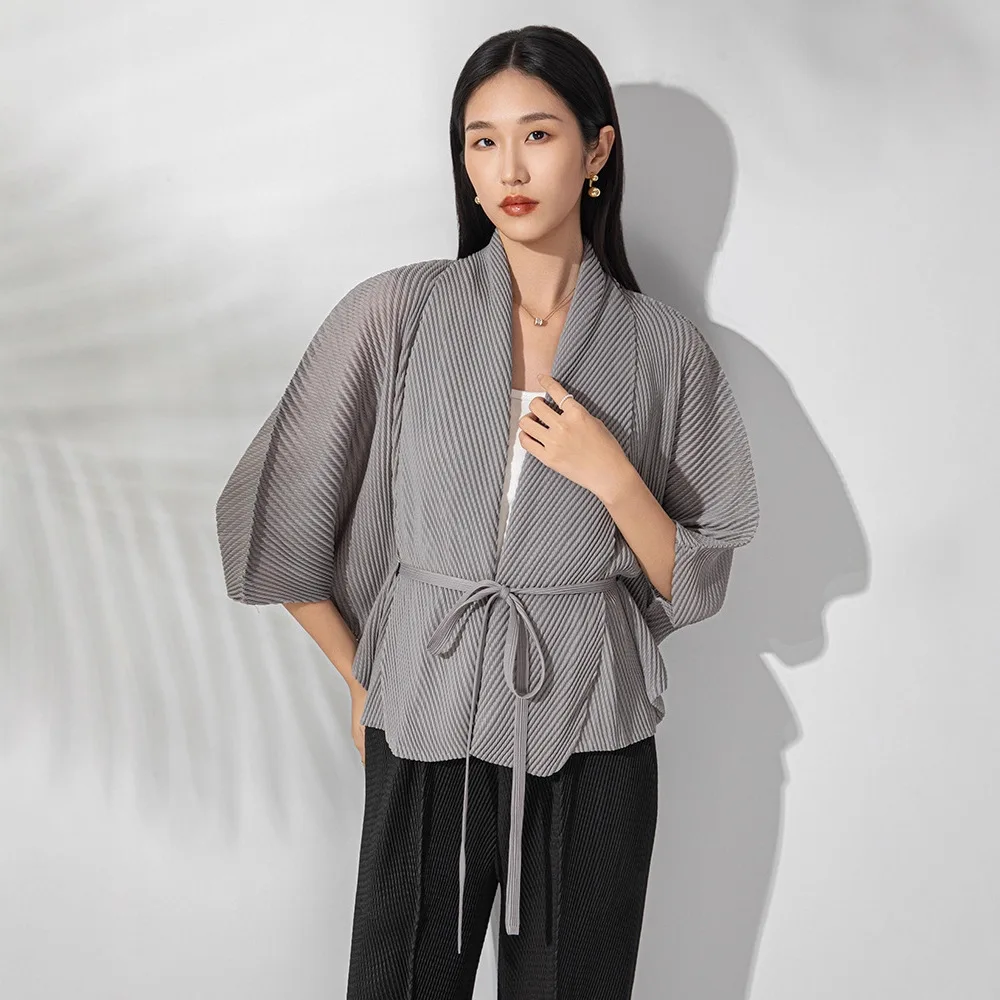

Miyake Pleated Fish Scale Pleated Cardigan Top Women's Autumn New Niche Design Bat Sleeve Loose Lace Short Coat