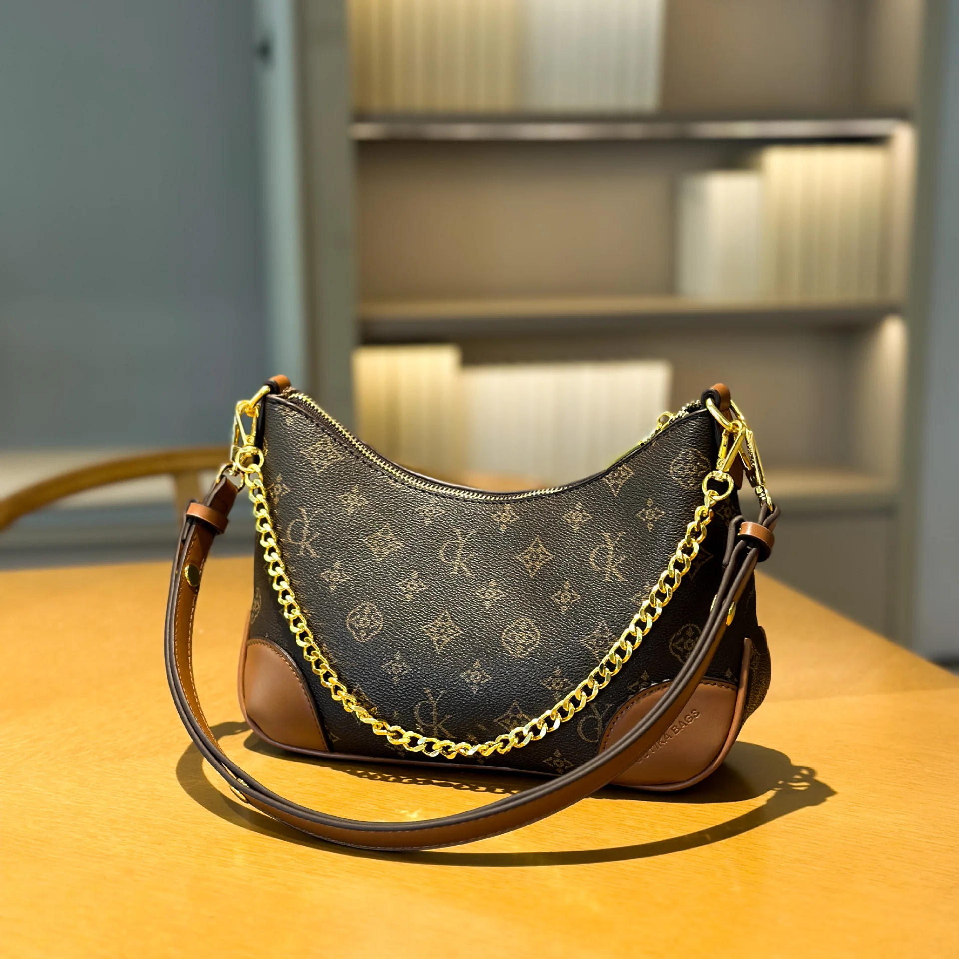 

Женская сумка из натуральной кожи 2025: Новая летняя высококачественная сумка-подушка для повседневного использования, на плечо, через плечо, для города