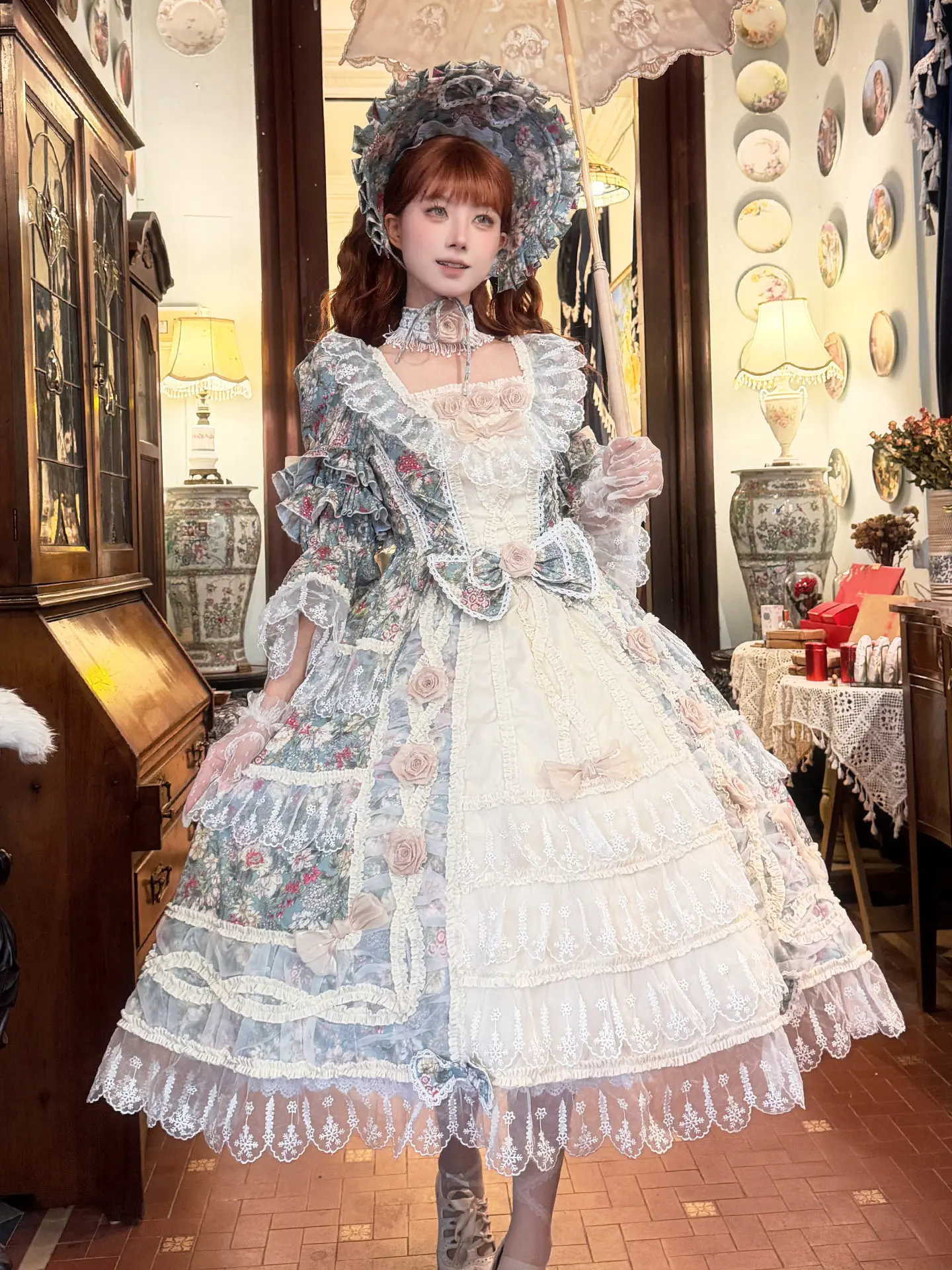 Elegante Vestido Clásico Lolita de Manga Larga con Estampado Floral, Volantes Multicapa y Lazo Grande para Fiesta de Princesa