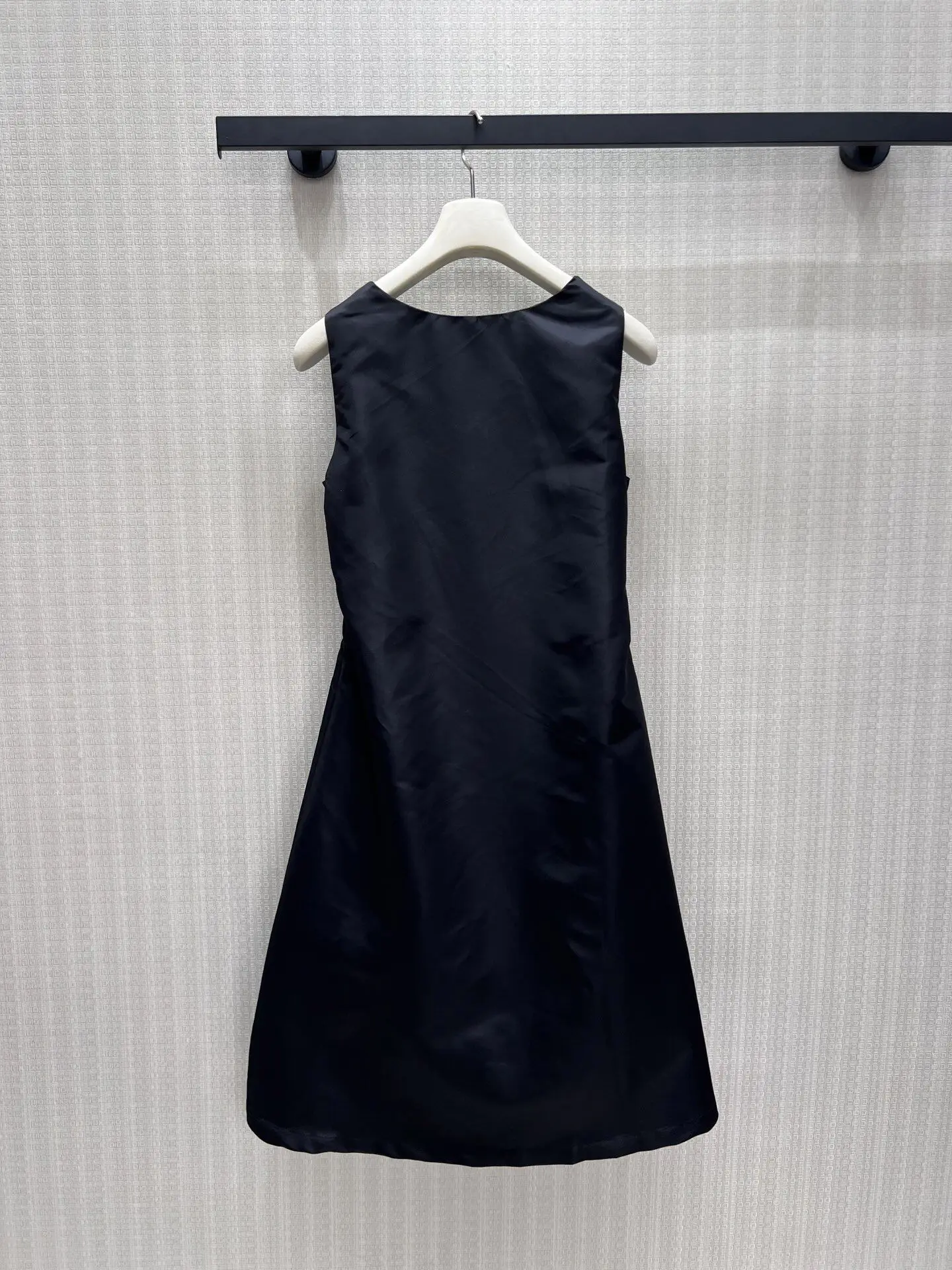 New Fashion All-match Slim Look Round Neck Sleeveless Vest Dress Female Style Light Luxury Matte Texture