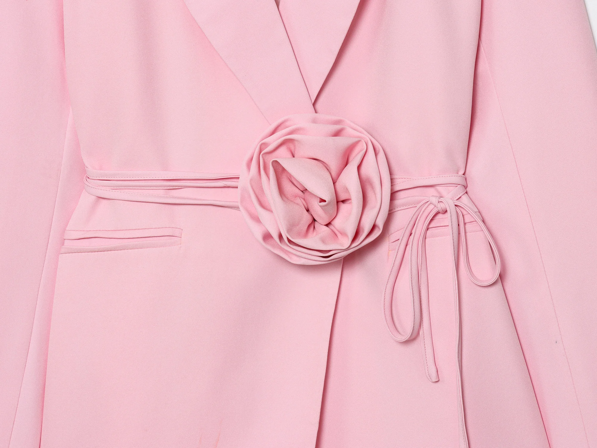 KONDALA Giacca da donna elegante e chic con fiori Giacca con lacci con fiori tridimensionali 2025 Cappotto da donna per cena romantica primavera autunno