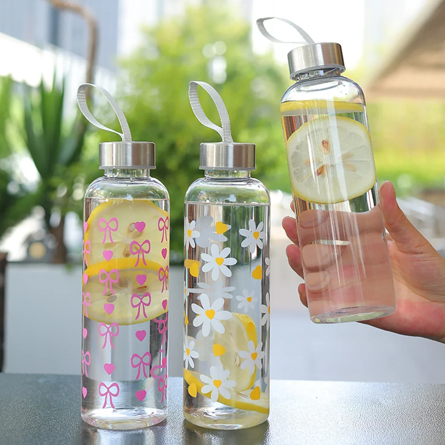 

550ml butterfly daisy printed plastic water cup food-grade heat-resistant, large-capacity, leak-proof and drop-proof With handle