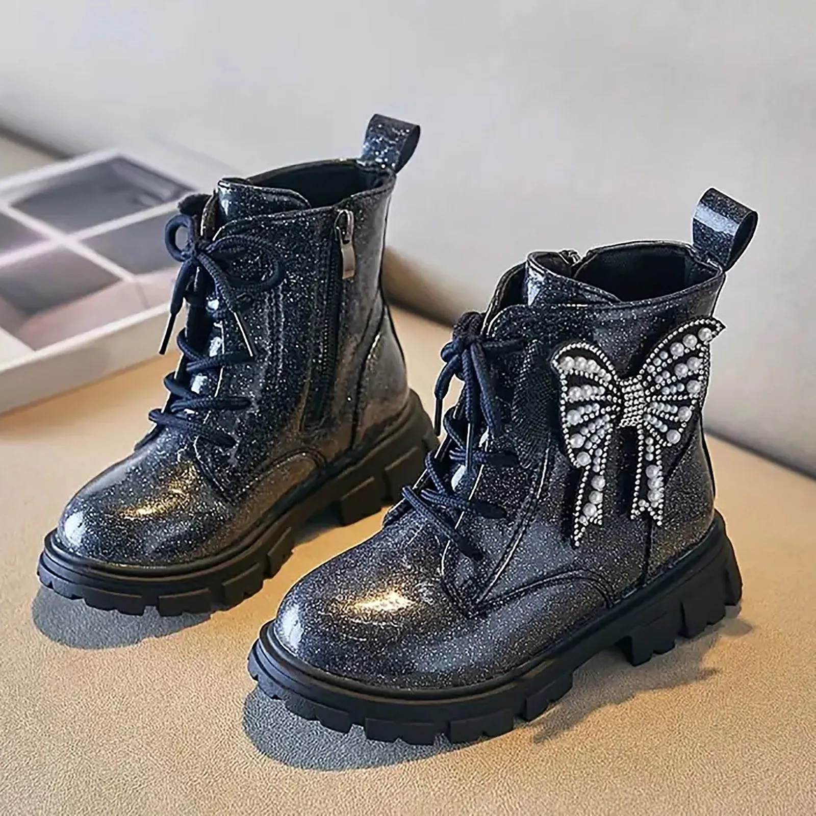 

Ковбойские сапоги Сапоги для маленьких девочек Англия Короткие сапоги Чистые красные детские сапоги Осенние и зимние белые сапоги принцессы для девочек