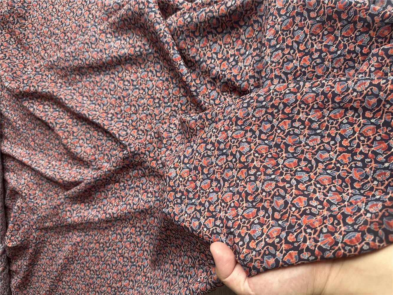 1 meter 100% Mulberry Silk 16 momme Crepe Silk Black Small Floral Printed 136cm 53\