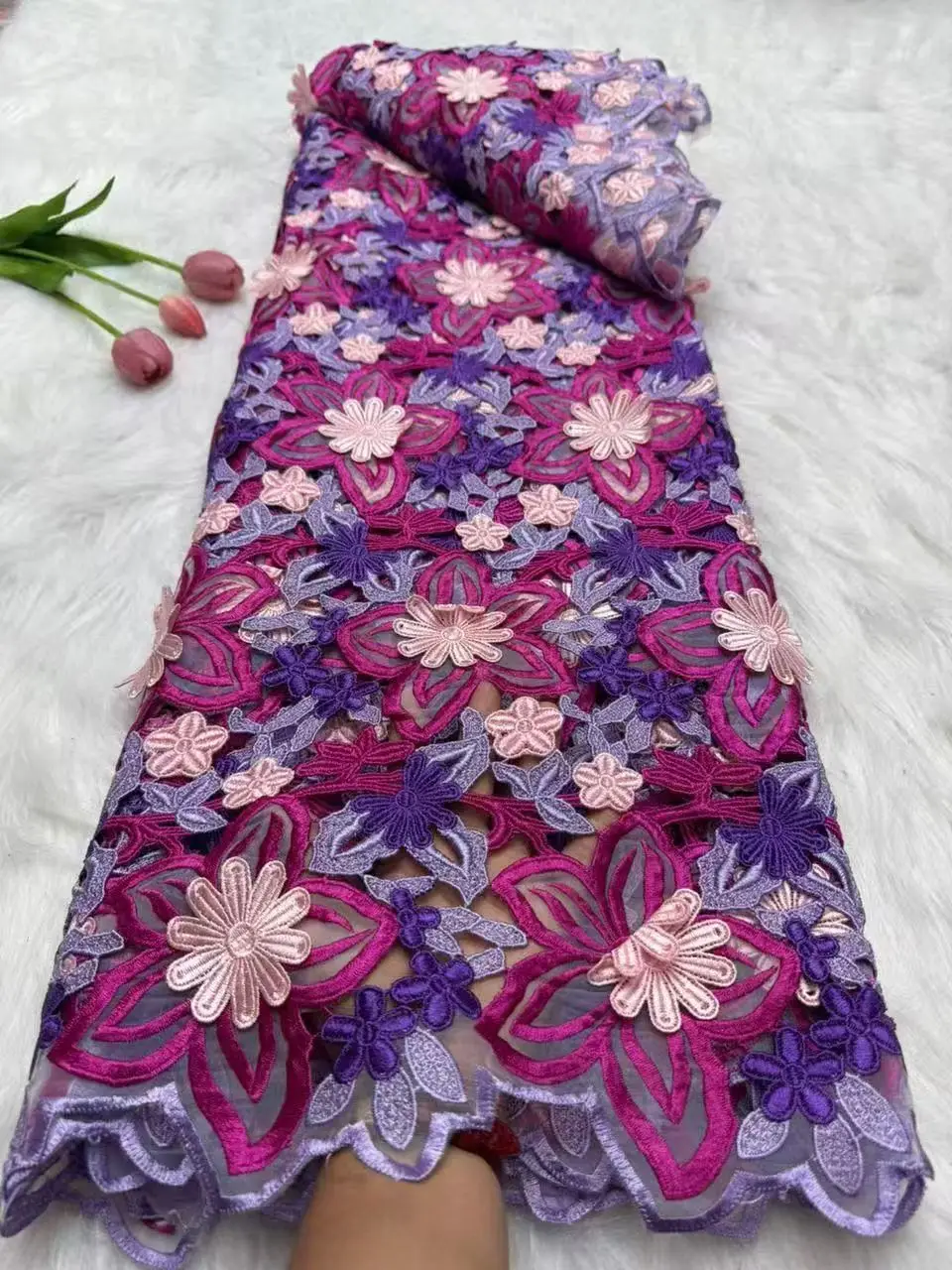 Tessuto di pizzo guipure con doratura africana 2025 Tessuto di pizzo solubile in acqua nigeriano Materiale di pizzo nigeriano di alta qualità