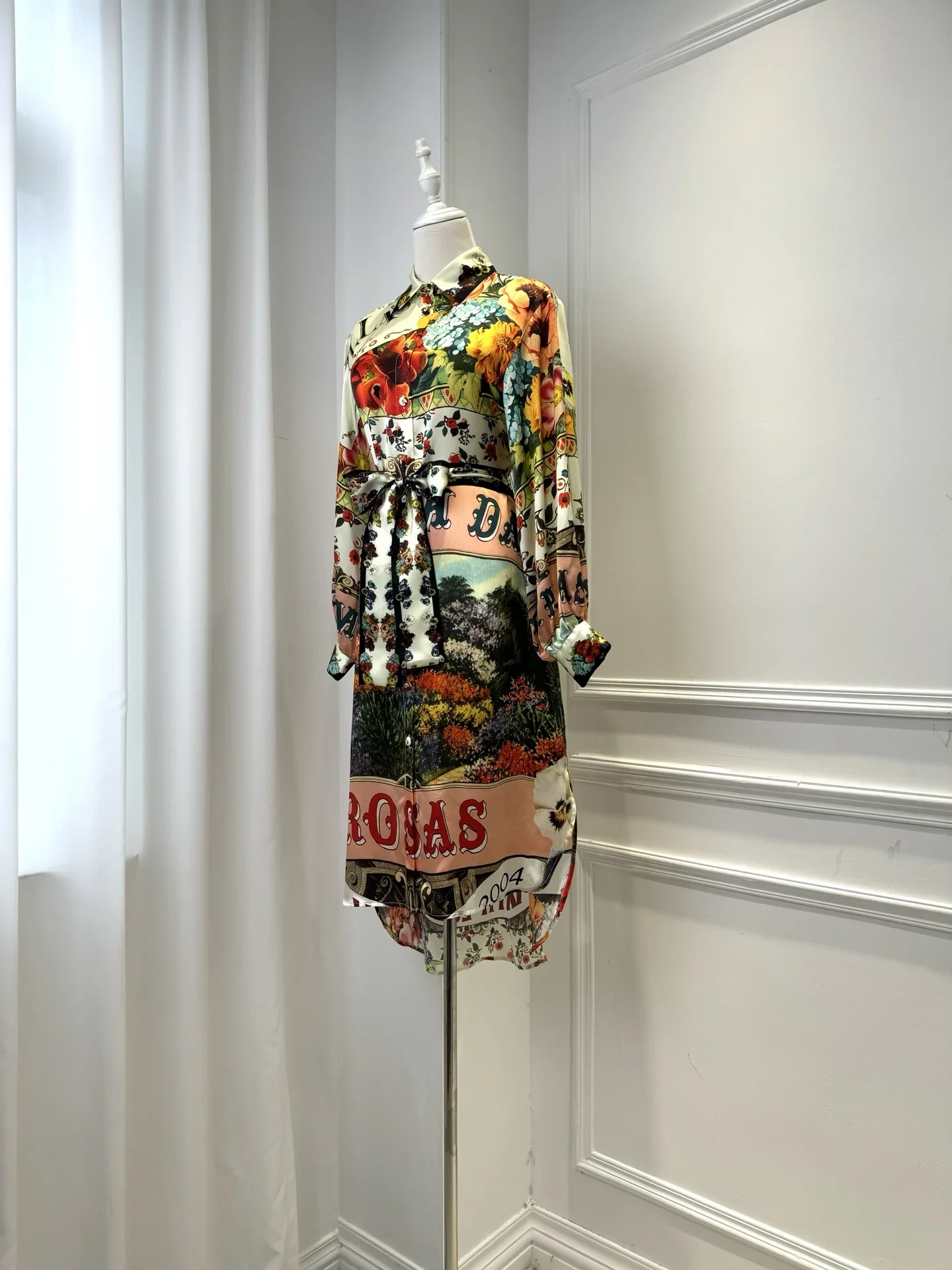 Dames Letter Bloemenprint Lange Shirtjurk Vetersluiting Taille Turn-down Kraag Lantaarn Mouw Los 100% Zijden Gewaad