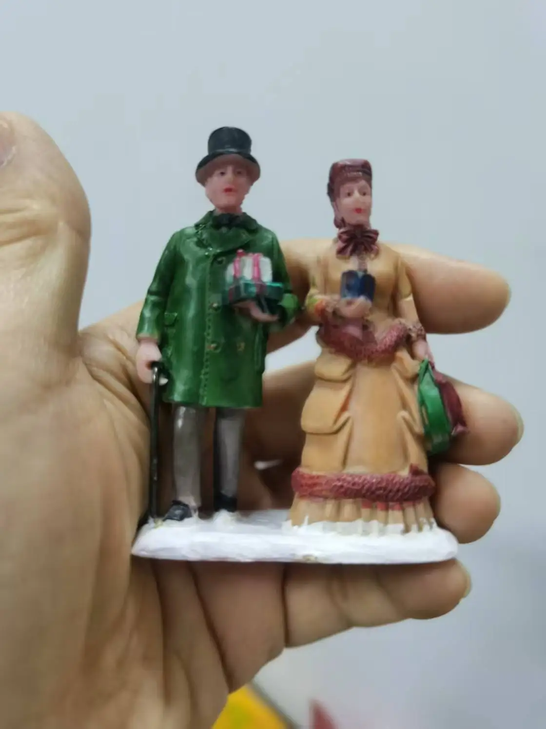 resin figure mental psychological sand table game box court therapy husband and wife  with  present