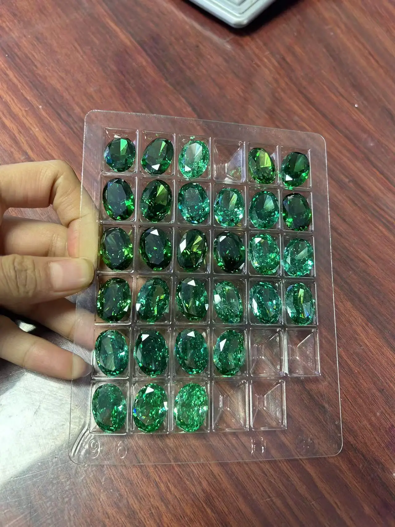 

13*18mm green fire color very good cubic zircon oxide a pigeon egg-shaped star cut ring necklace inlaid with bare stone