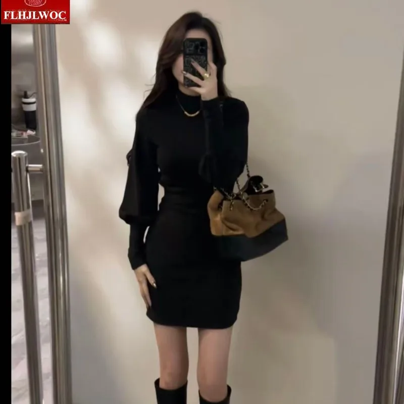 Małe czarne sukienki francuski design damskie 2026 wiosna Nowy Rok urocze dziewczęce sukienki z długim rękawem, dopasowane w talii, gładkie sukienki typu T-shirt z golfem