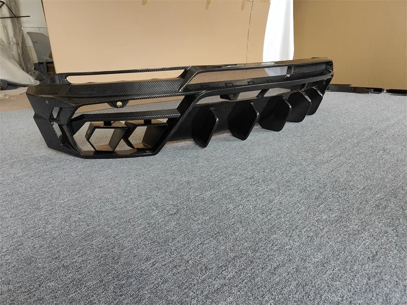 

Подходит для модифицированных автомобильных аксессуаров Lamborghini Urus, задний диффузор из углеродного волокна в стиле M, автомобильных инструментов.