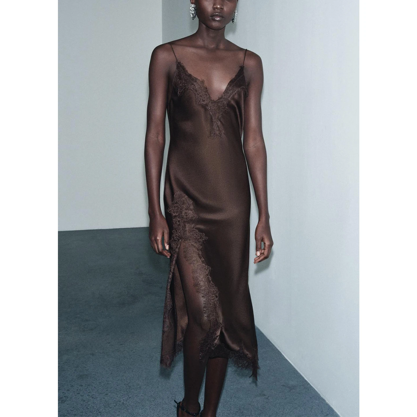 Invierno nuevas mujeres Vaion Sle V-ne dobladillo asimétrico satén de seda sensación Dr cintura alta Strapl Ci viaje adecuado