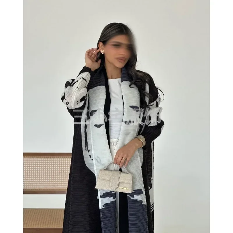 Plisy Retro Printed Pleated Windbreaker Women\'s Patchwork Collar Belt Long Windbreaker Jacket Saudi Arabia New Muslim Abaya