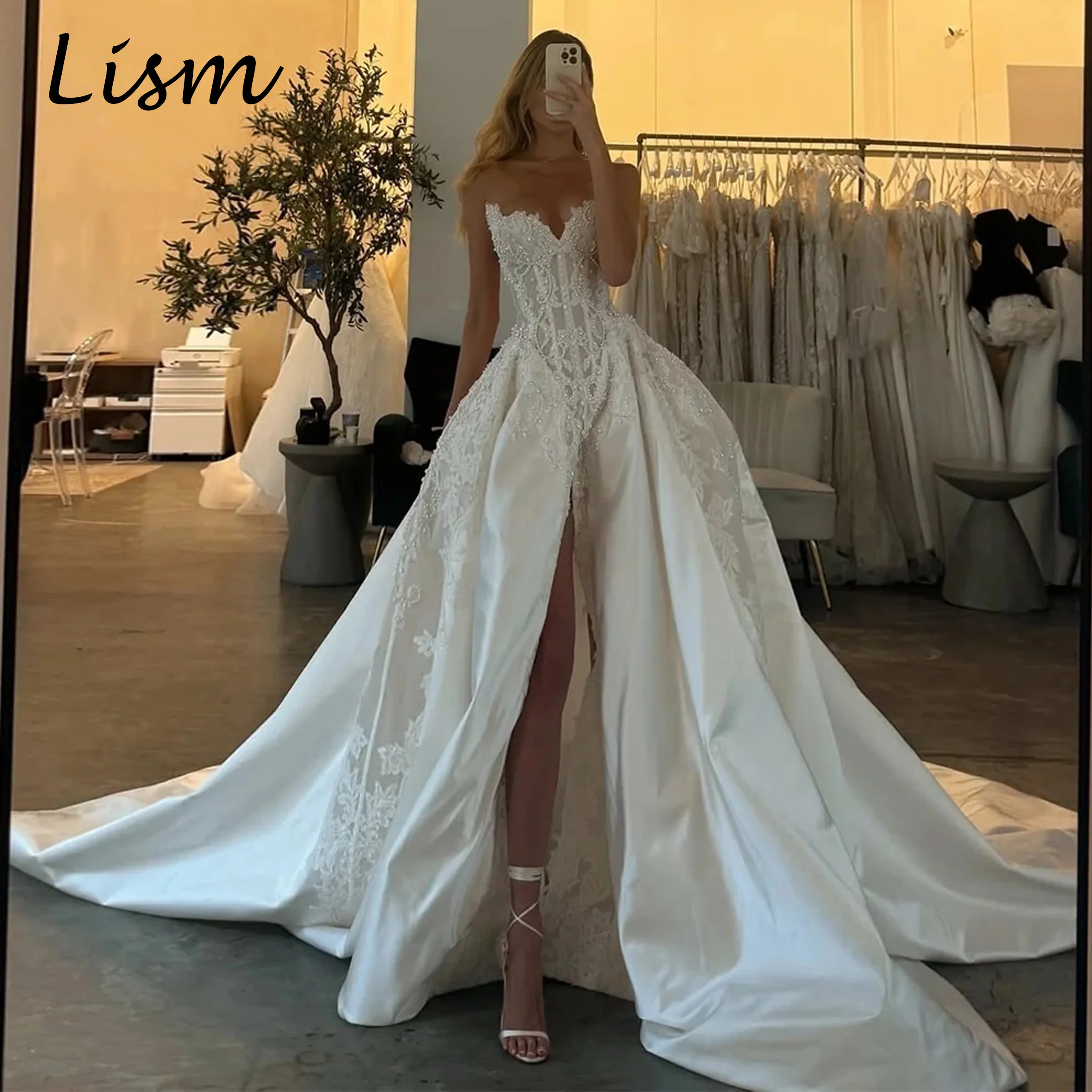 Lism Elegante Ärmellose Brautkleider 2026 Seitenschlitz A-Linie Perlenbesetzte Brautkleider Plissierte Spitzenapplikation Hochzeitskleider Maßanfertigung