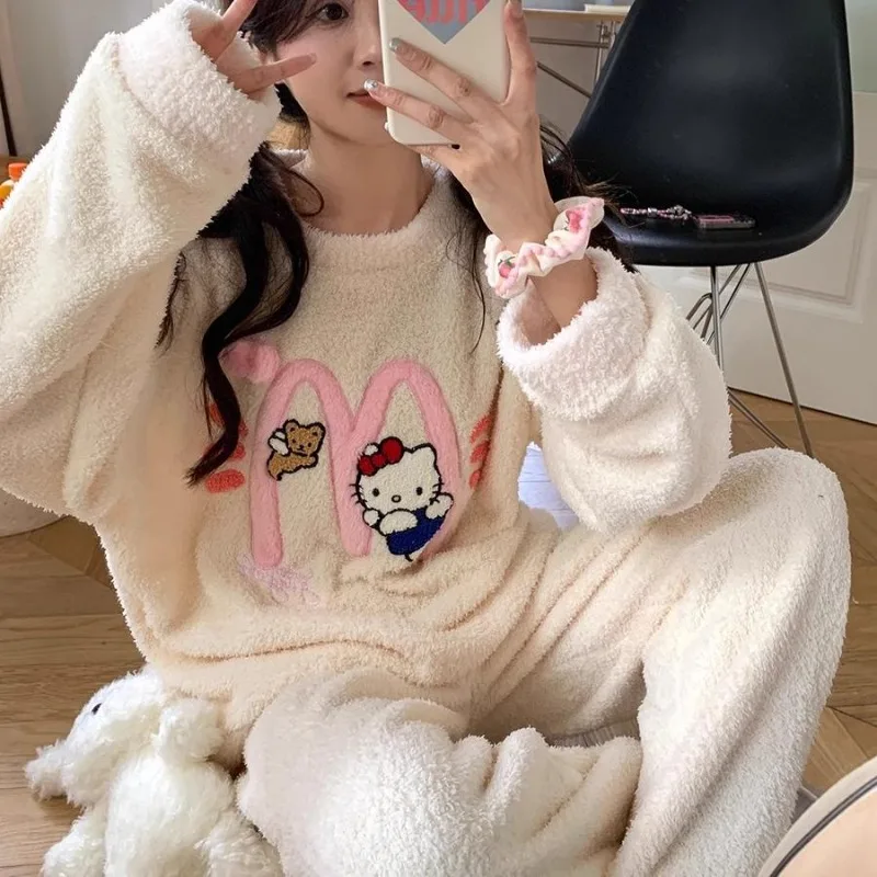 

Коралловый бархат Hello Kitty, повседневная пижама с круглым вырезом для девочек, зимняя утолщенная теплая фланелевая свободная удобная домашняя одежда, костюм