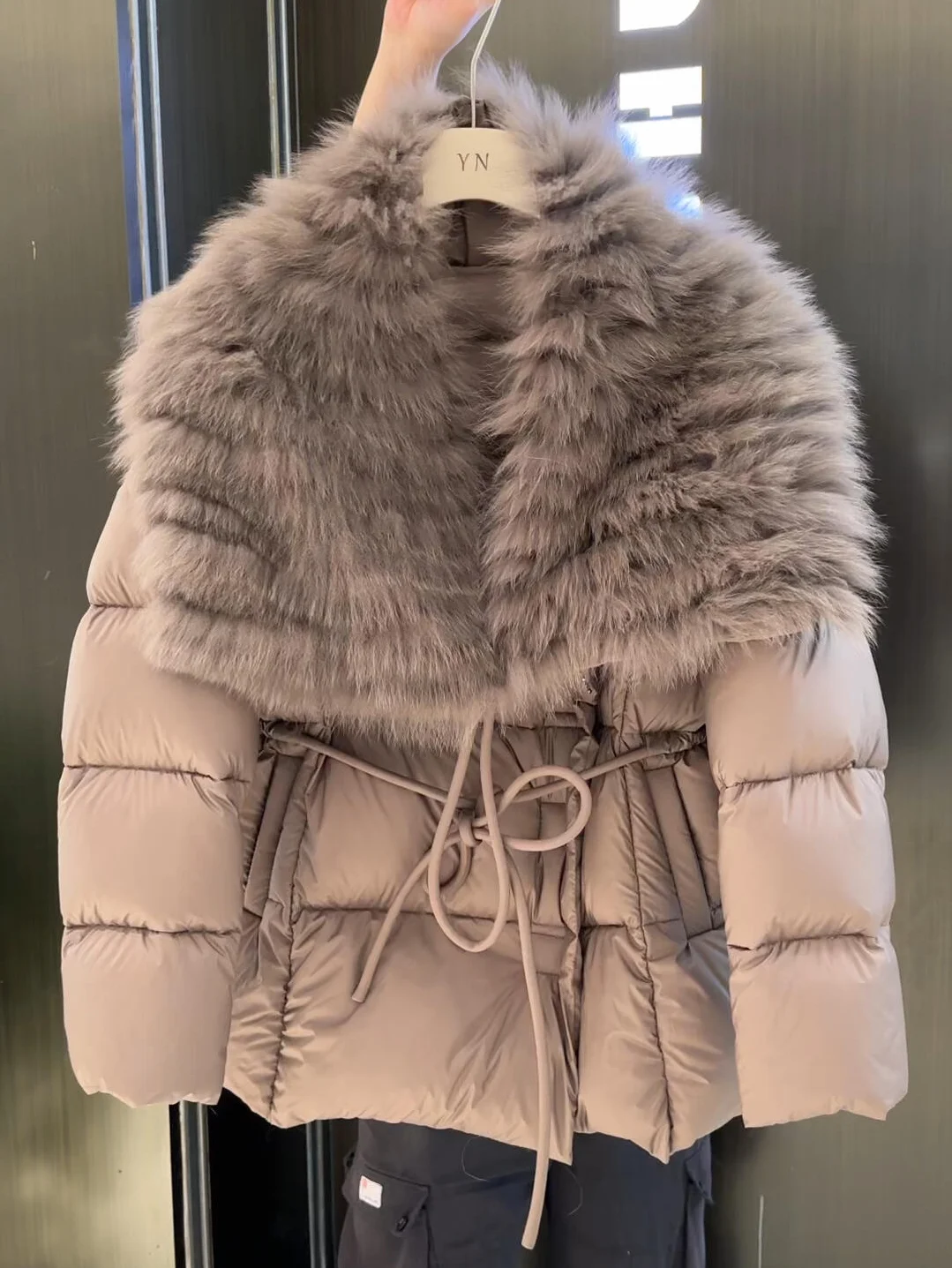 Inverno thiened algodão jaet feminino faion dstring cintura fino ajuste quente ort casaco grande gola de pele commute sle