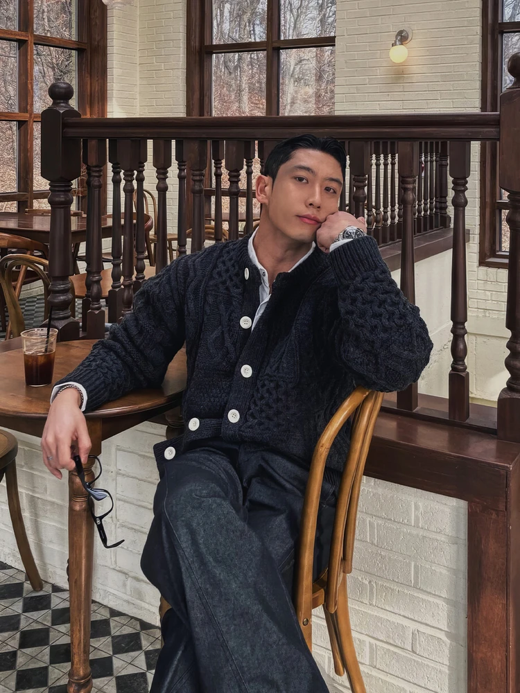 

Мужской повседневный свитер из американского фактурного трикотажа в рубчик, универсальный простой шерстяной жакет, свободный крой, круглый вырез, длинный рукав