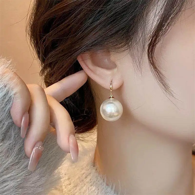 1 Pair Exaggerated Large Pearl Earrings - Featuring A Unique Niche Style Stylish Ear Hooks with A Luxurious and Upscale Feel