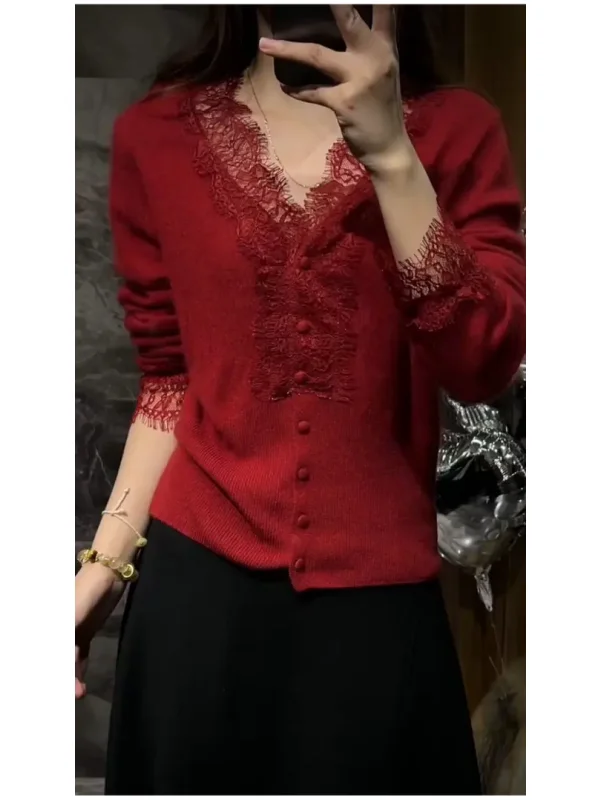 

Красный вязаный свитер с V-образным вырезом и кружевными вставками, облегающий базовый топ в корейском стиле, осенне-зимняя внутренняя одежда для женщин