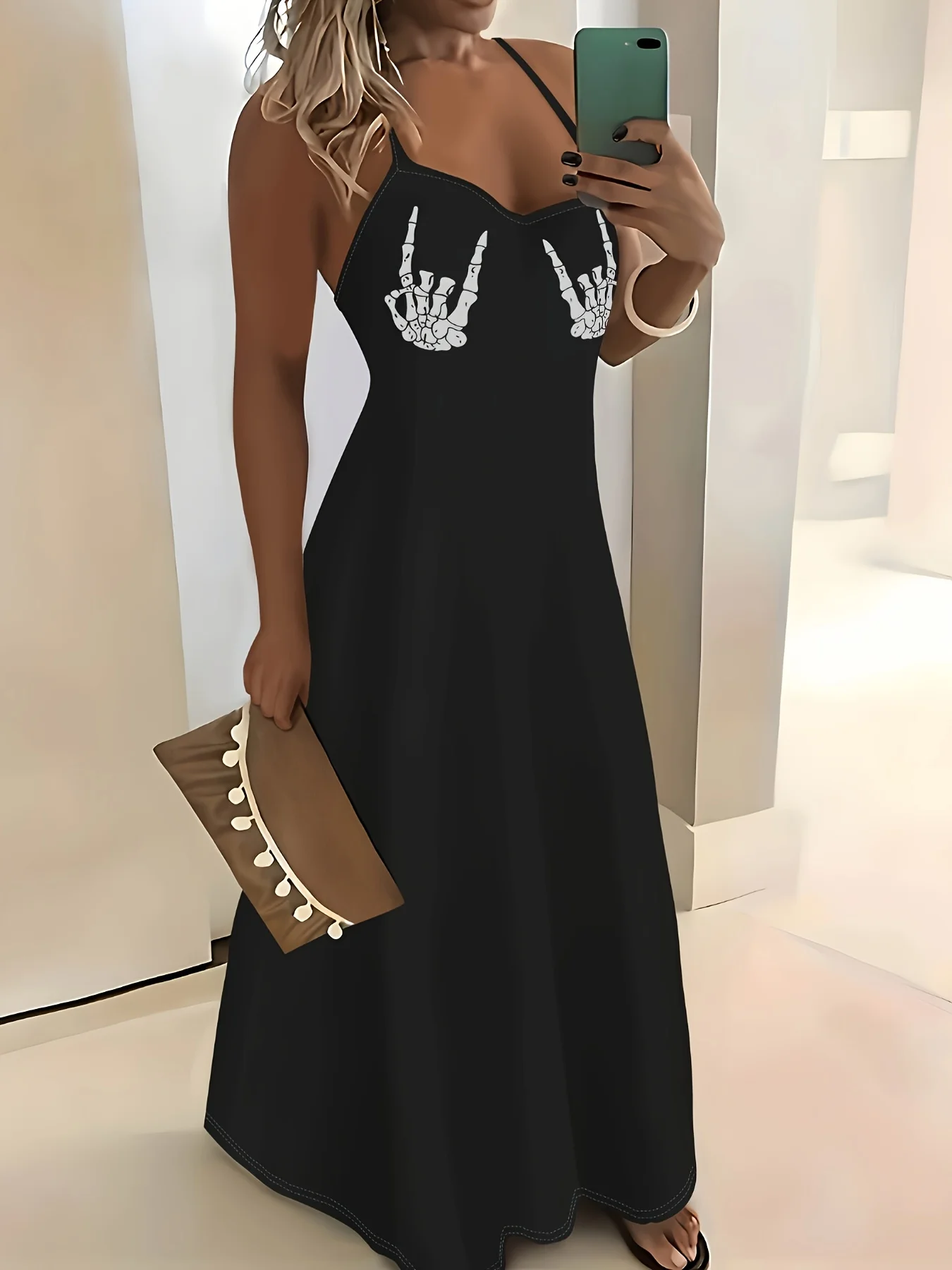 

Платье с принтом в летнем повседневном стиле, с рисунком черепа и рук, на бретелях.