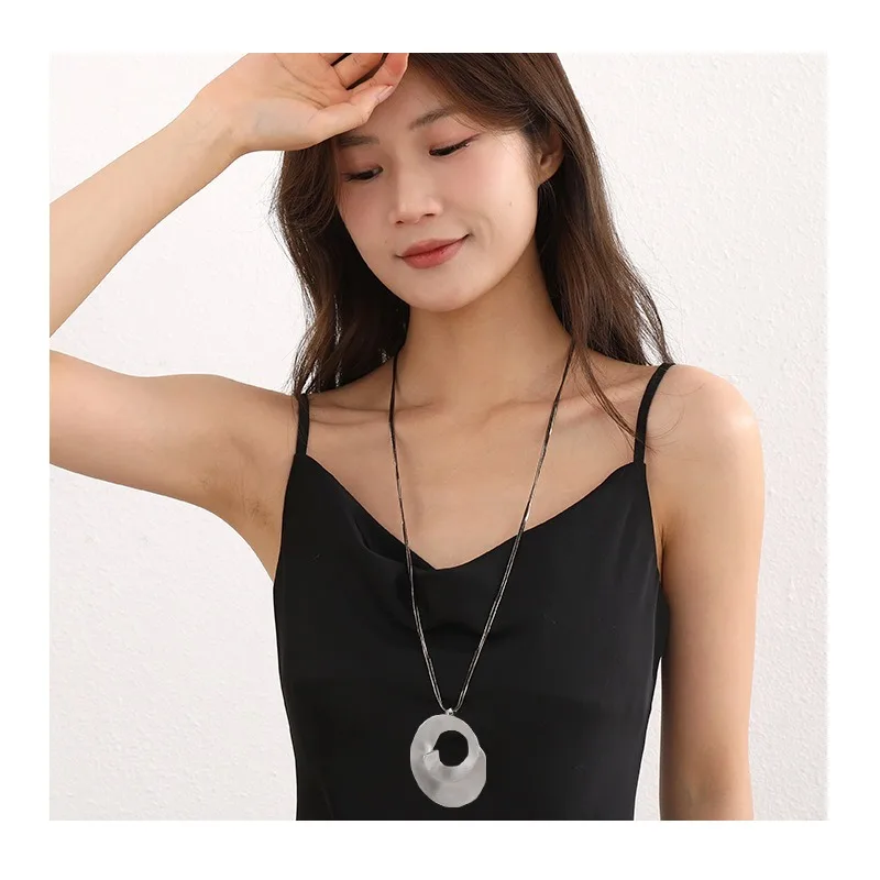 

New Pendant Geometric Thread Shape Premium Long Women's Fashion Versatile Sweater Chain