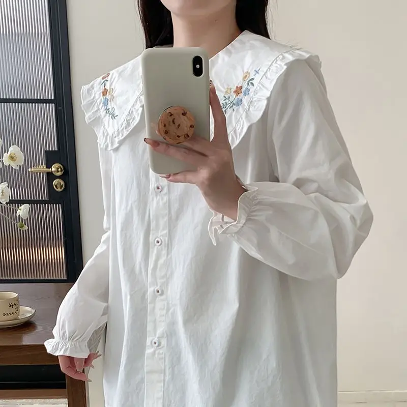 

2025 New Autumn Style Literary Loose Doll Collar Embroidered Shirt Women's Pure Cotton Long-sleeved Top Cute
