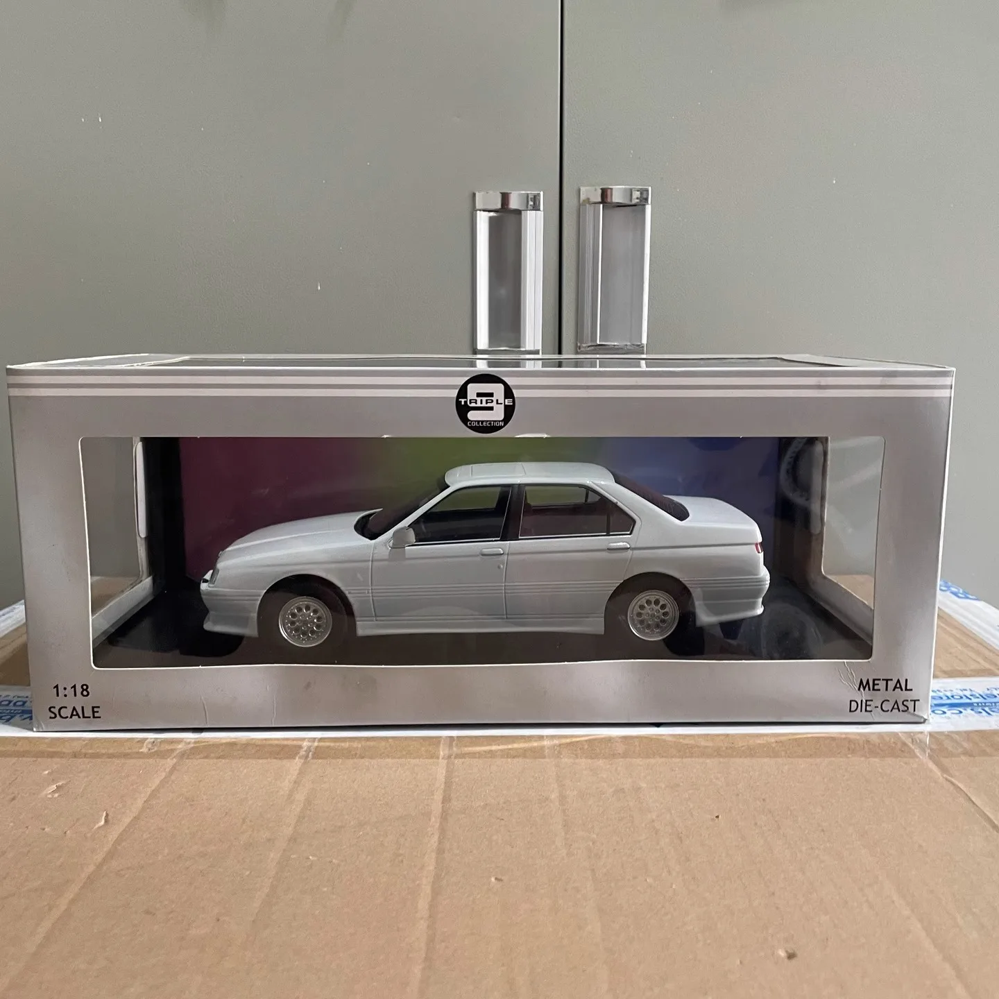 トリプル9 1:18スケール アルファロメオ 164 1994 合金製カーモデル