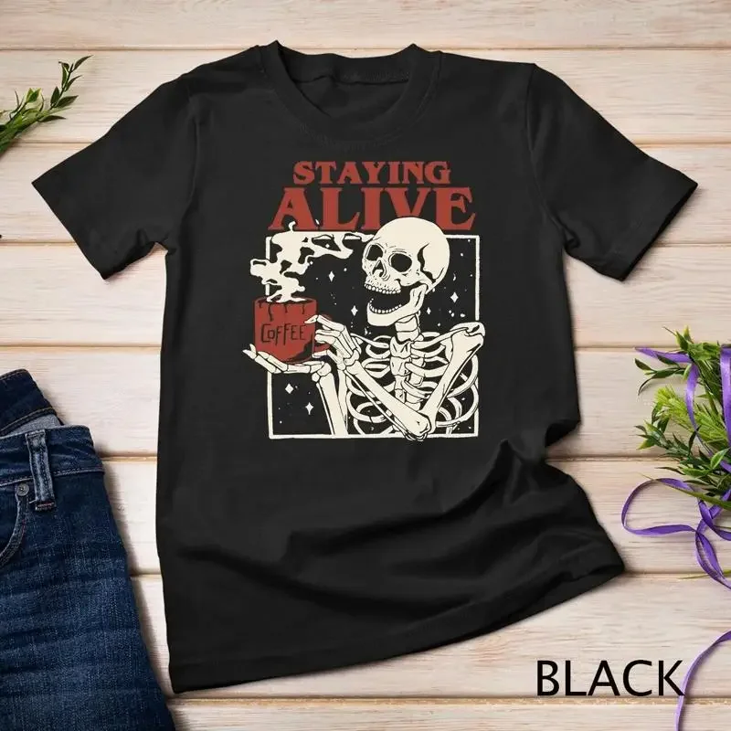 T-shirt unisexe avec squelette amusant qui boit du café pour Halloween