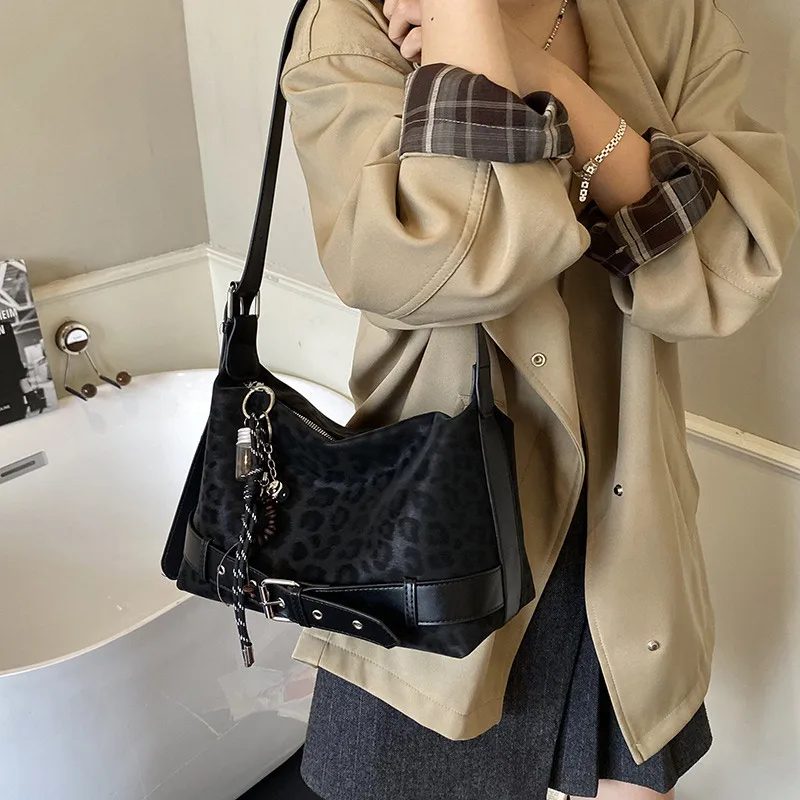 

Fashion Leopard Print Shoulder Bag European American Retro Leather Tote Bag High-end Design Underarm Bag New Suede Crossbody Bag