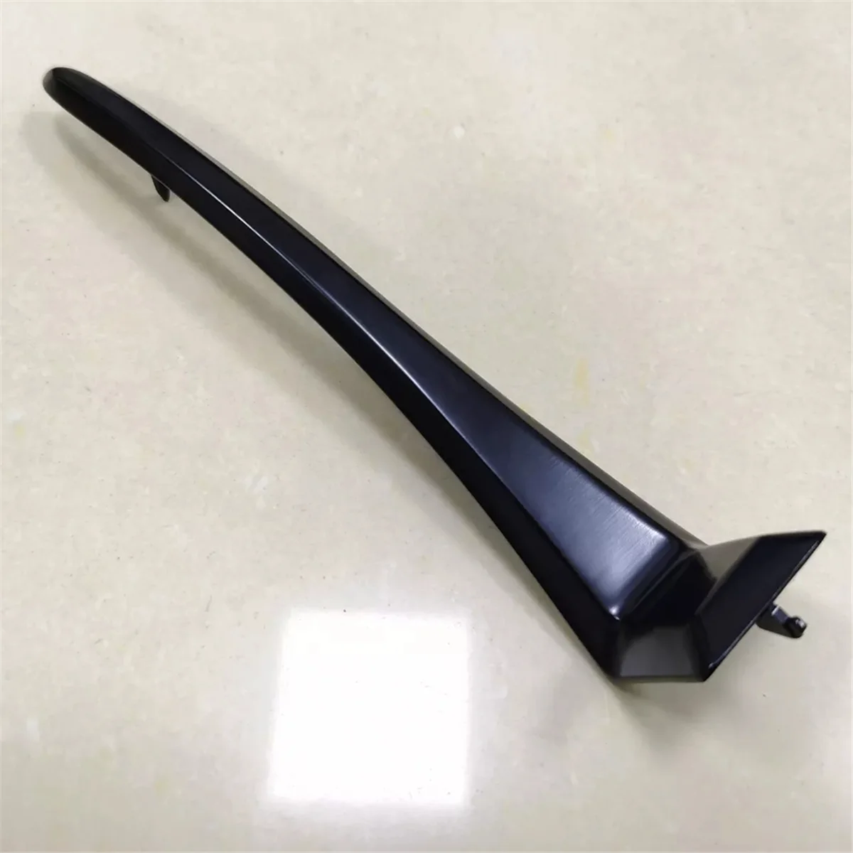 

A77Q-Black Top Headlight Cover Trim Spear Fit for Road FLHR Classic FLHRC