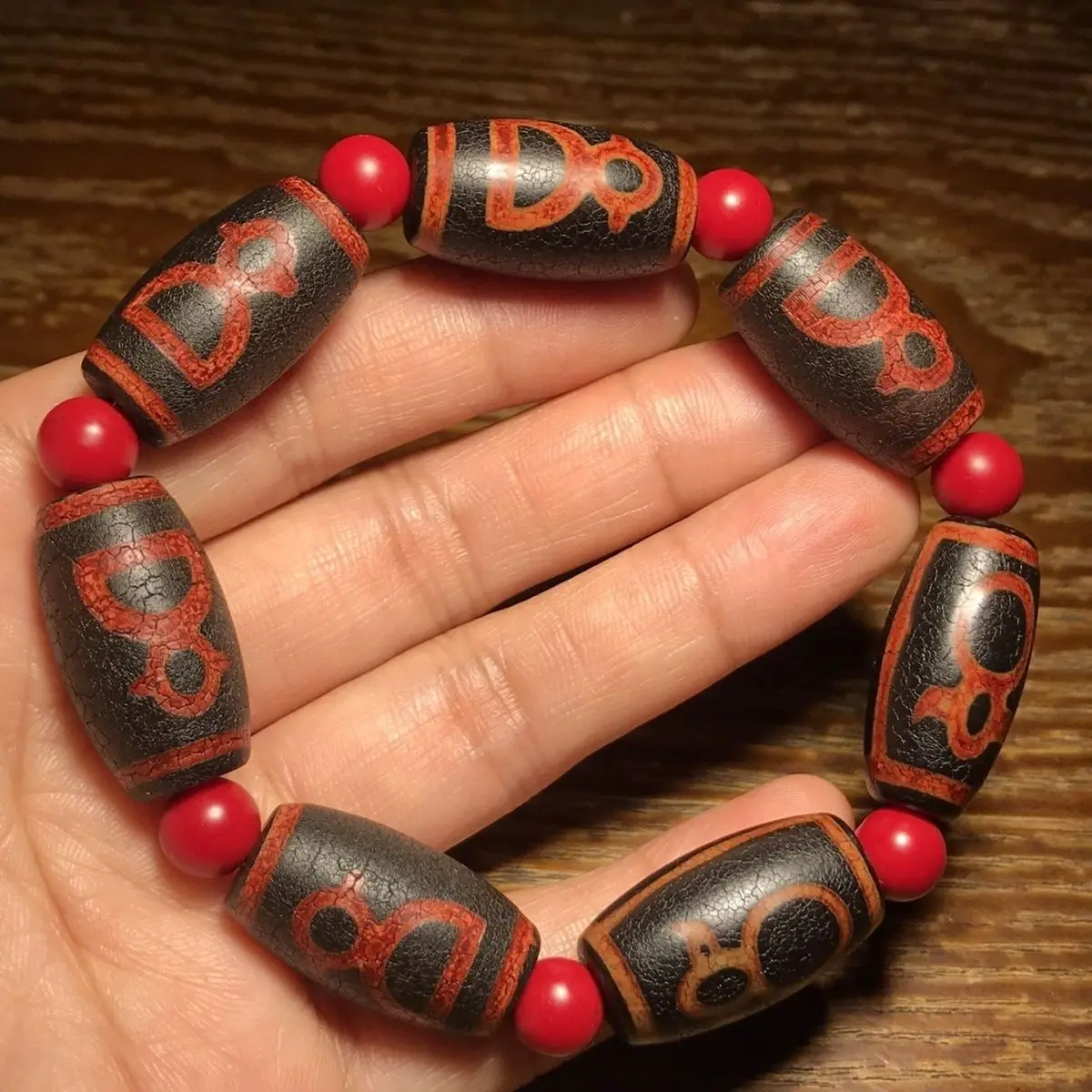 Tibetan area return natural old agate high oil coated pulp weathering genuine dzi beads fire supply god of wealth noble dzi bead