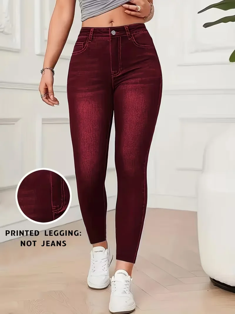 Bedruckte Leggings – kein Denim-Stoff, durchgehend mit einem Denim-Muster bedruckte lange Hosen mit einer aufgesetzten Tasche und Knopfdetails. Neu eingetroffen – Detail 2