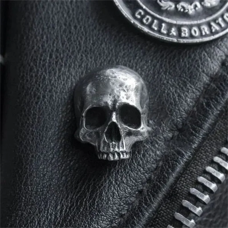 Personalized Skull Head Cross Sword Brooches For Women Men Vintage Gothic Metal Ghost Head Badge Halloween Party Jewelry Pins