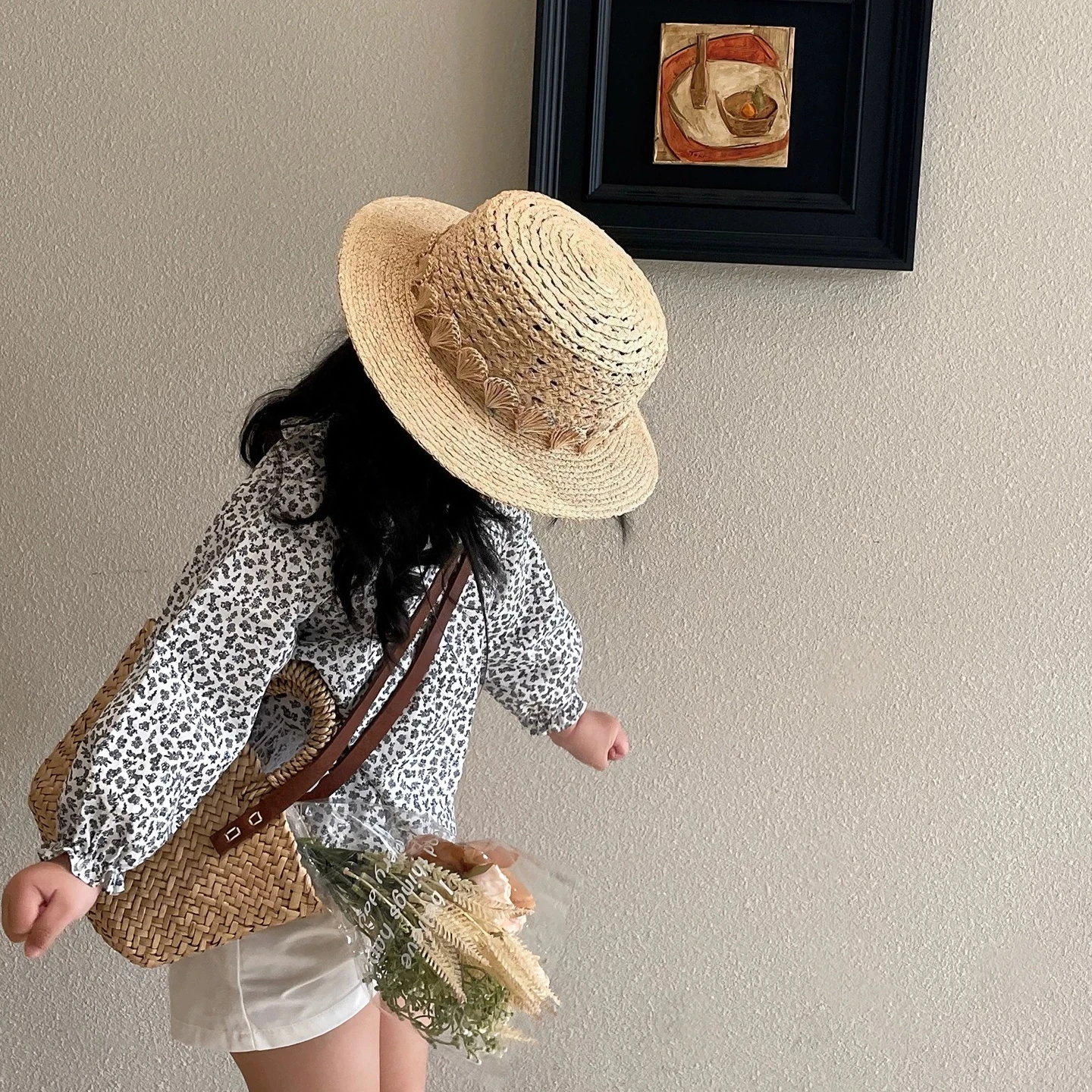 Bild 3: Sommerlicher koreanischer Strohhut mit Muscheldetails, breiter Krempe und UV-Schutz für Mädchen – ideal für Strand und Alltag
