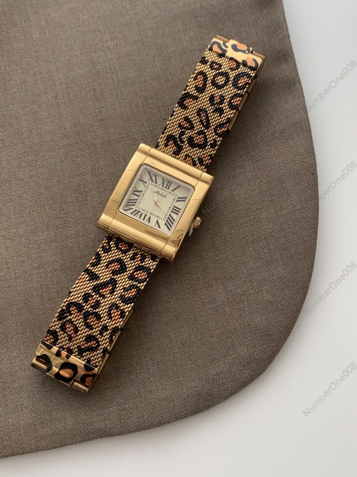 

Retro style leopard print square fashion personality new domineering high sense atmospheric women's watch