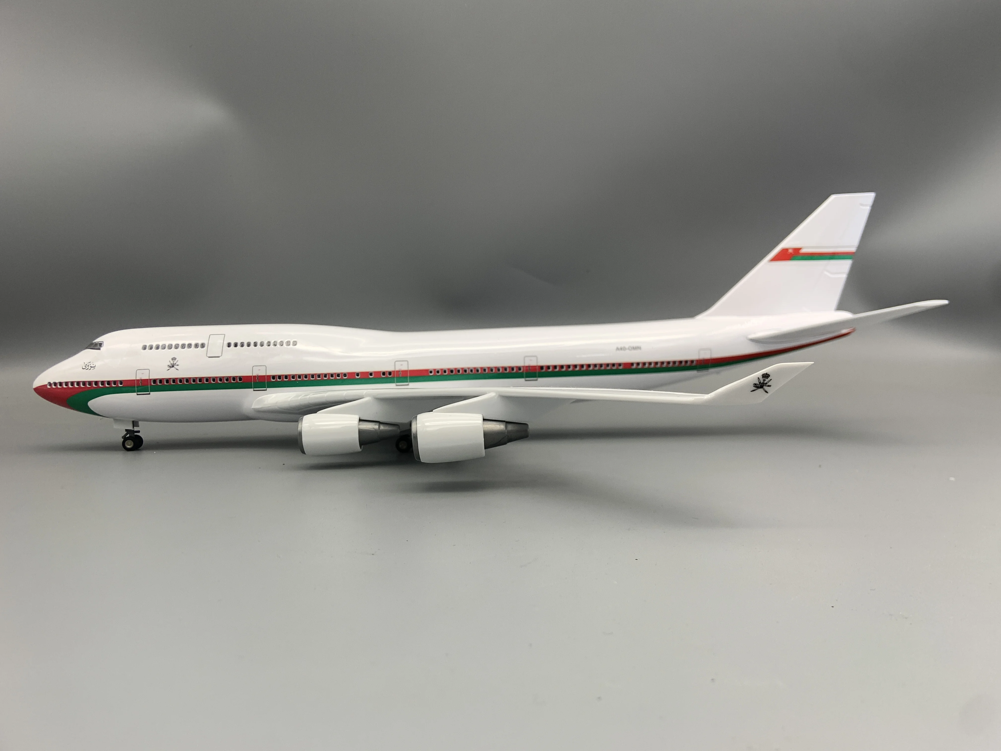 47cm Boeing 747-8 Oman Royal Flight Airplane Model 1:150 Metal Scale Aircraft W Light Display Stand Collectible Plane Boy Gifts