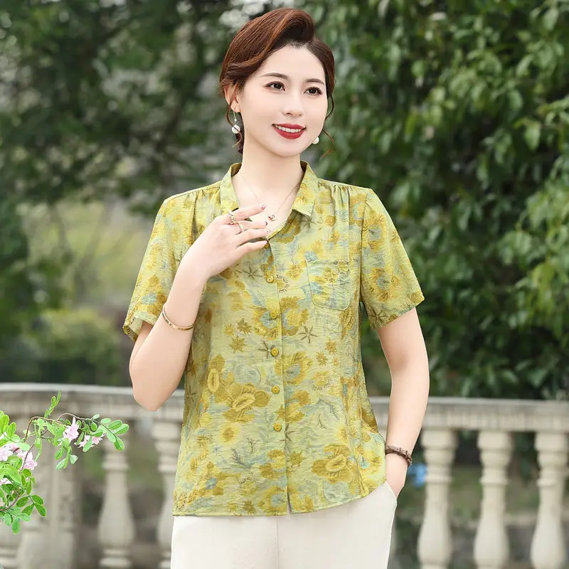Camisa vestida para madre de mediana edad con mangas cortas y estilo de estampado fino, moderna y reductora de edad