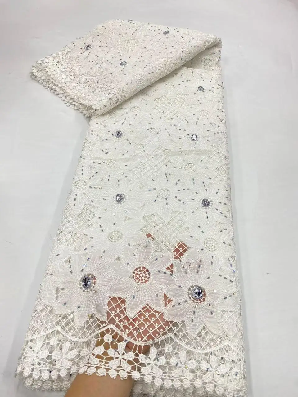 Tissu de dentelle brodé de luxe français 2026 avec perles et sequins, style africain nigérian, pour la confection de robes de mariée