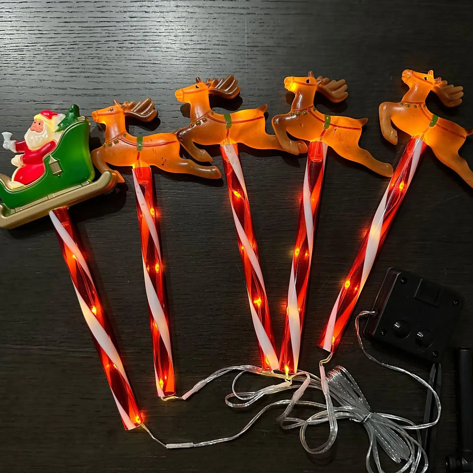 أضواء عيد الميلاد الشمسية في الهواء الطلق 5X الأيائل تصميم LED أضواء المسار حصة مقاوم للماء زينة عيد الميلاد لساحة فناء الحديقة