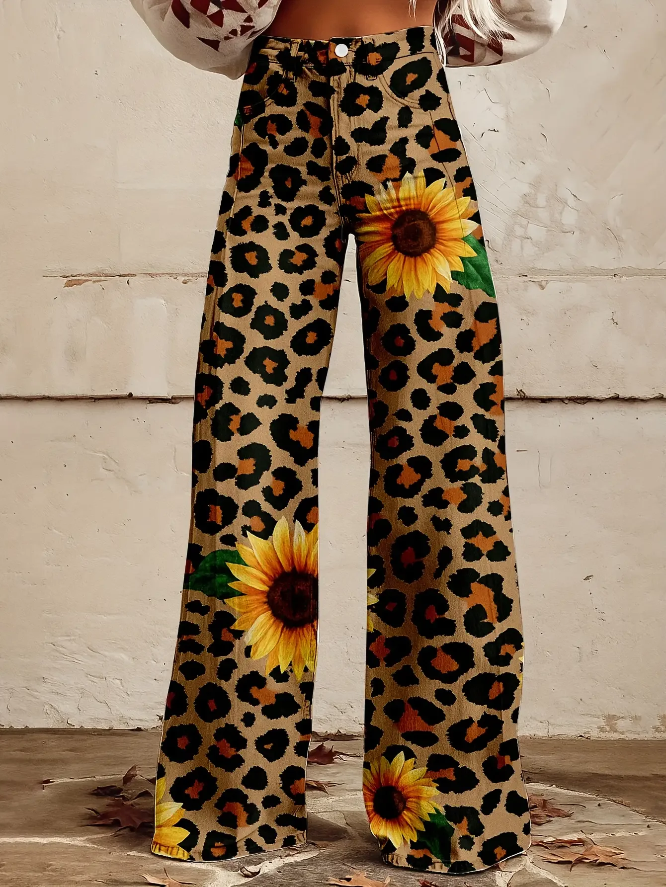  Ladies' casual jeans with colorful western prints and loose wide leg design, Retro leopard print heart