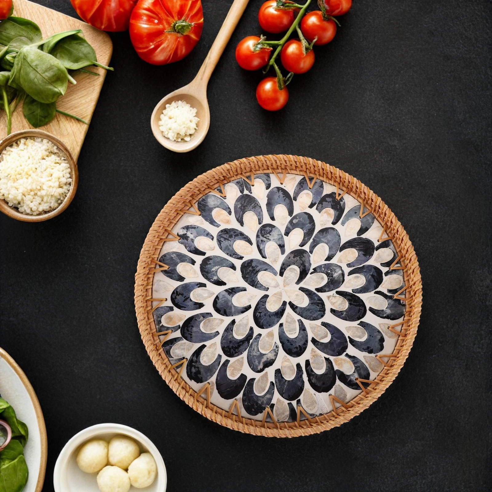 

Handmade Rattan Fruit Tray Natural Woven Baskets Decorative Coffee Table Tray Storage Baskets Multi Scene Use Kitchen Bar