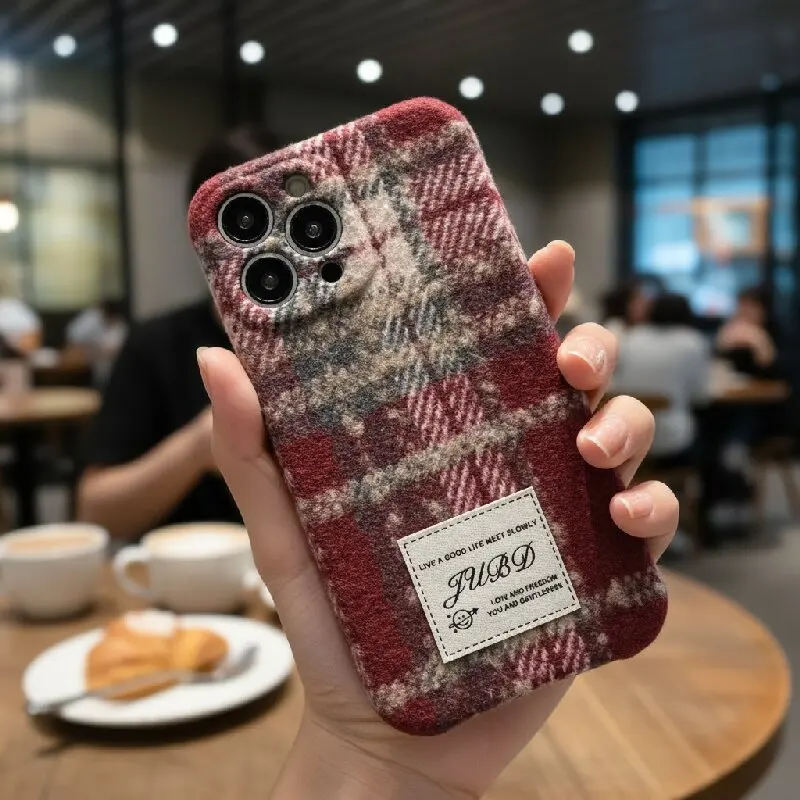 

For iPhone 14 Pro Max,15,13,12,11Pro Max fuzzy Phone Case Warm Plaid Pattern Woolen Plating Pattern Camera Protective Back Cover