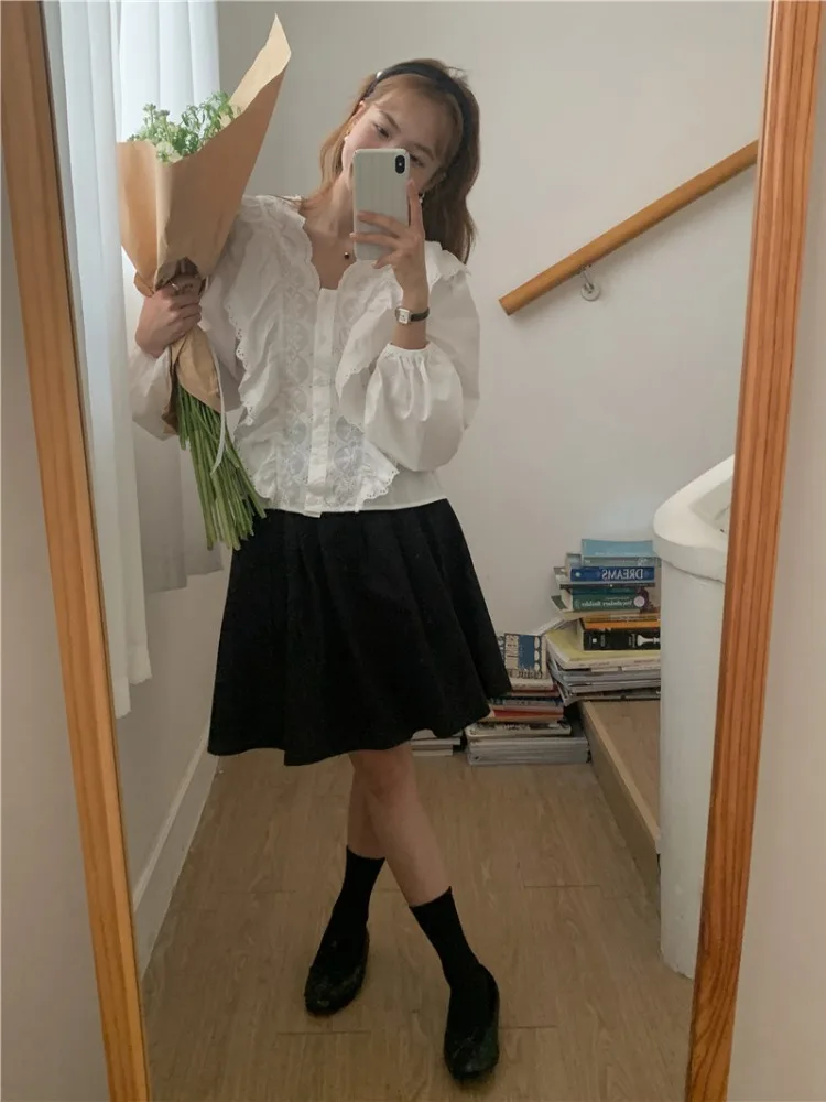 Camiseta Larga Retro con Volantes y Parches para Mujer, Estilo Dulce Coreano con Cuello y Detalles de Botones