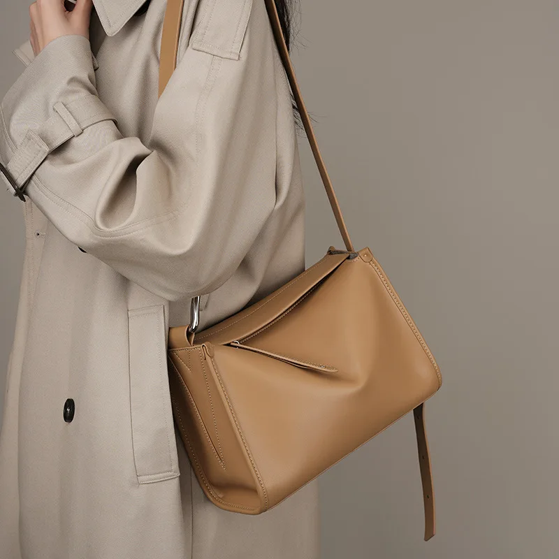 

Women's Genuine Leather Shoulder Bag Large Capacity Diagonal Cross Bag Top Layer Cowhide Wide Shoulder Strap Fashionable Handbag