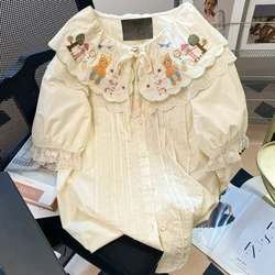 モリの女の子のカワイイプレッピースタイルのシャツ、女性の漫画のクマの刺繍、人形の襟のブラウス、女性の日本の愛らしいTシャツ、ボウトップ、原宿