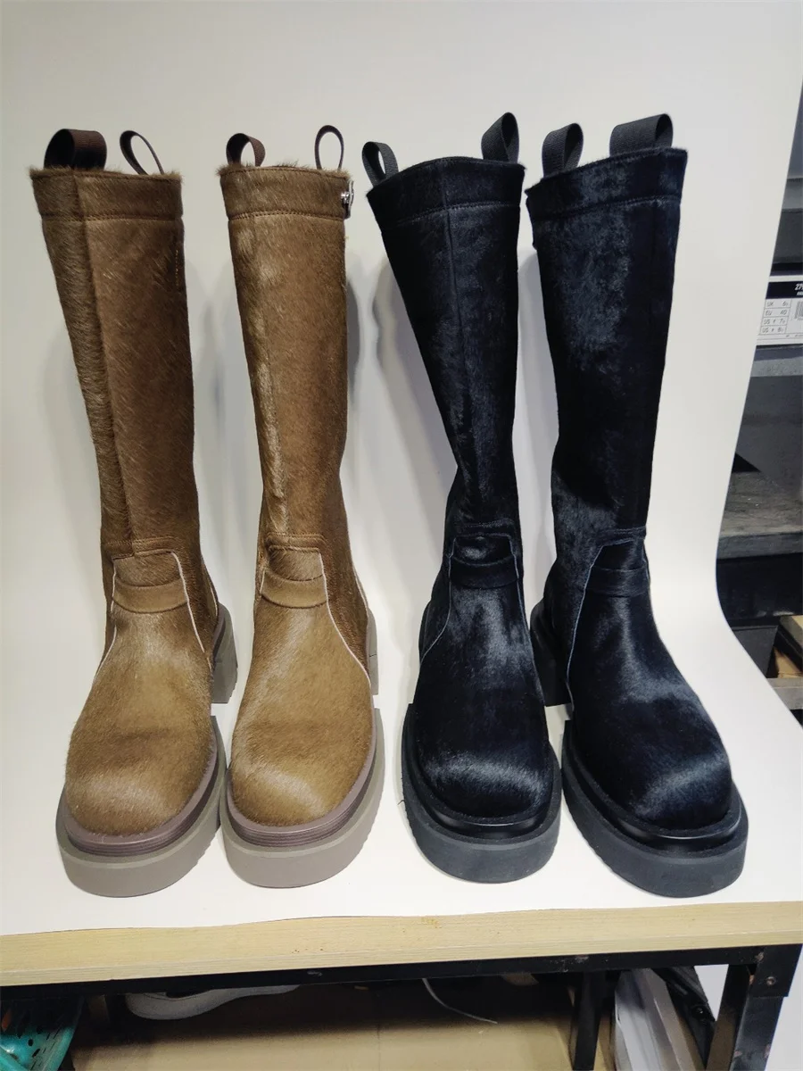 Stivali con suola grossa Bogun in vera pelliccia punk fatti a mano personalizzati di alta qualità al ginocchio