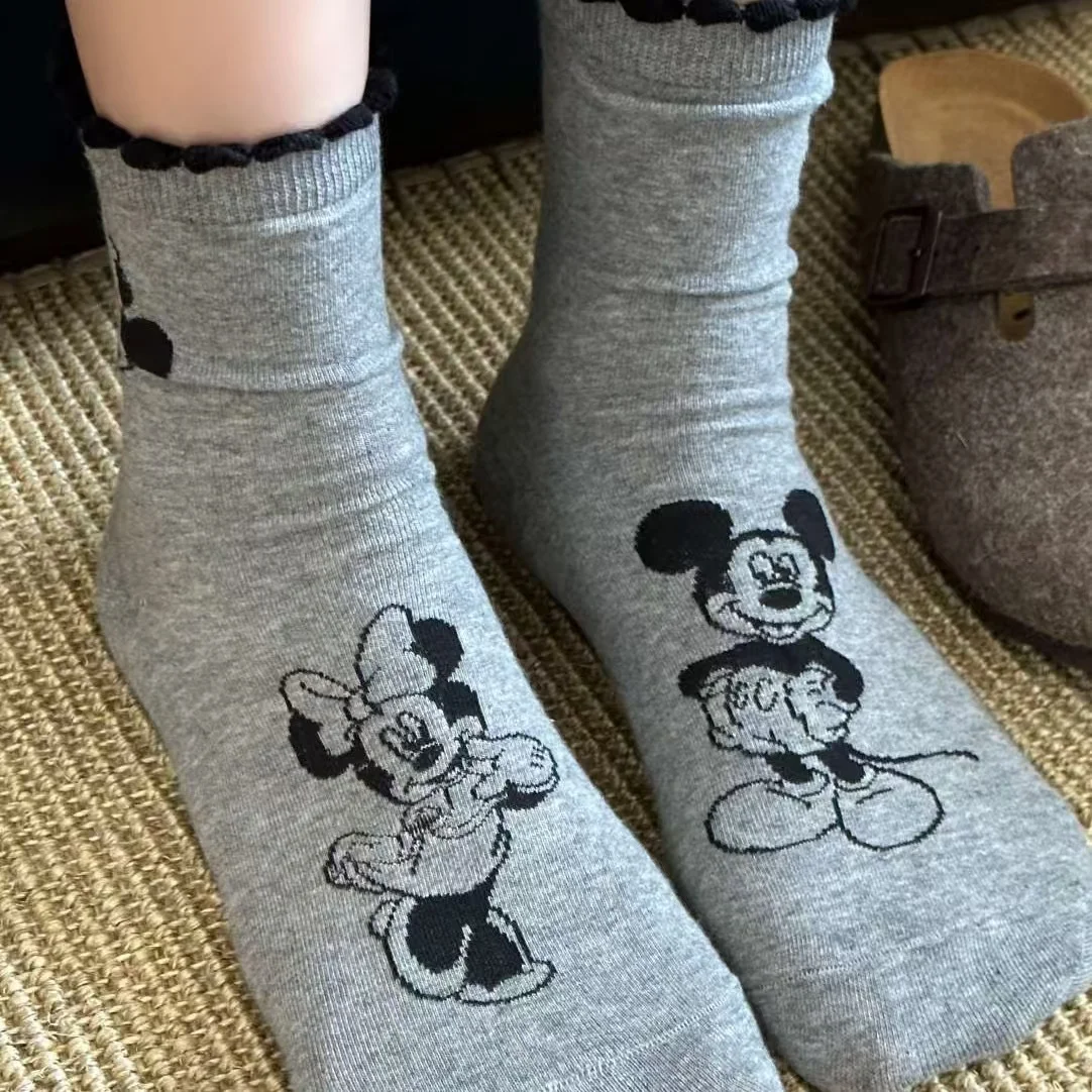 3 pares de calcetines deportivos cálidos y bonitos de algodón de Disney Mickey Minnie para niñas y mujeres, calcetines de tubo medio de dibujos animados para otoño e invierno, calcetines suaves