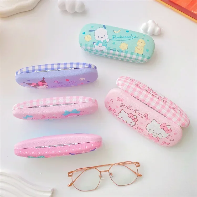 Estuche de almacenamiento de gafas Kawaii Sanrio Hello Kitty Cinnamoroll Kuromi, caja de almacenamiento de gafas de miopía, Anime, lindo, creativo, portátil de viaje para niñas