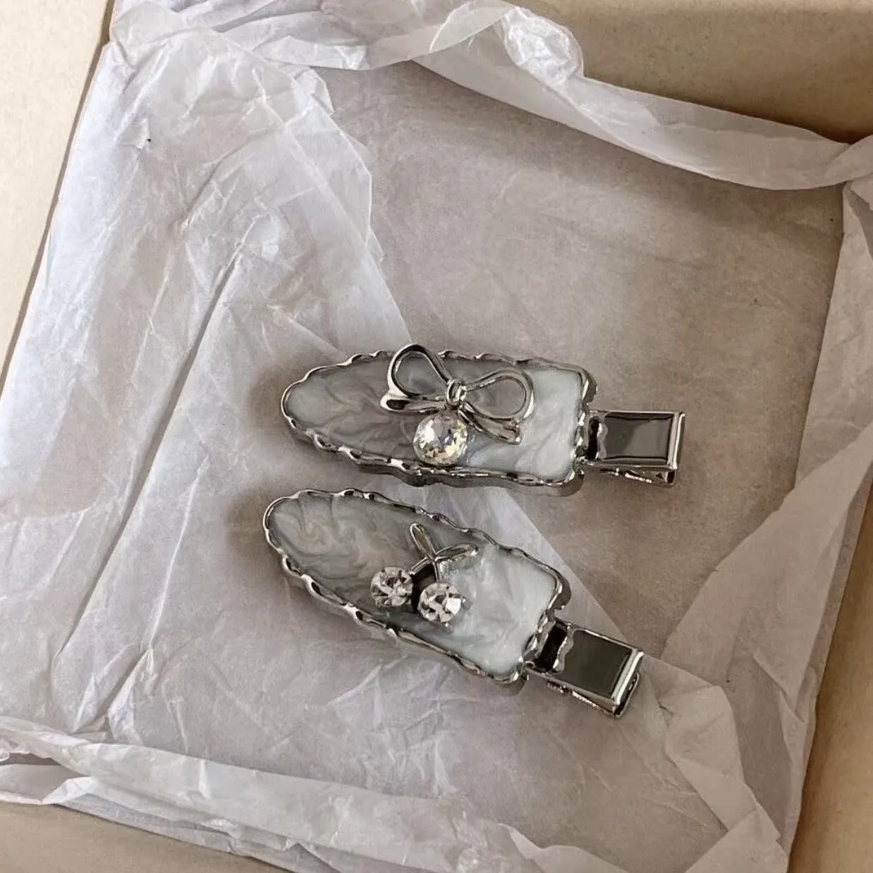 

Silver Gray Rhinestone Cherry Bow Duck Bill Hair Clip Girls Women Headwear Hair Styling Tools Accessories